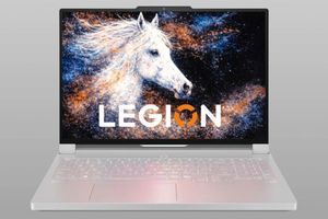 Lenovo представила перший у світі ноутбук зі струменево надрукованим OLED-дисплеєм фото