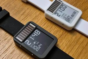 LightInk обіцяють до 10 місяців роботи: незвичайний годинник для тих, хто любить усе збирати самостійно фото
