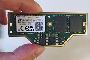 Нова ера мобільної пам&rsquo;яті: Lenovo продемонструвала 96 ГБ модуль Samsung LPCAMM2 зі швидкістю 9600 МТ/с фото