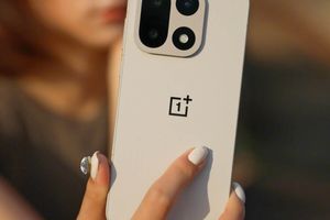 OnePlus 15 здивує рекордною автономністю та потужною зарядкою при надзвичайно тонкому корпусі фото